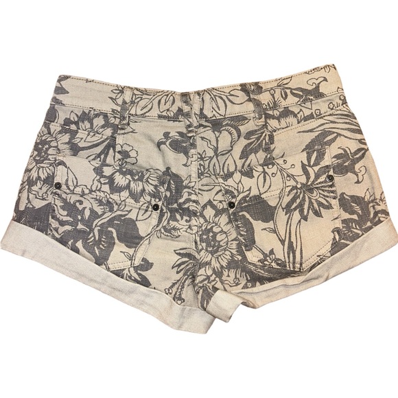Free People Beginner's Luck Printed Slouch Shorts in stone cream - Picture 4 of 6